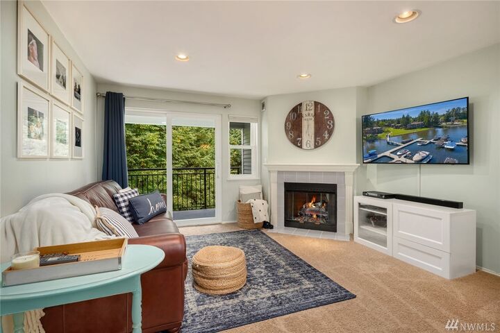 Property Photo:  250 NW Dogwood St D301  WA 98027 