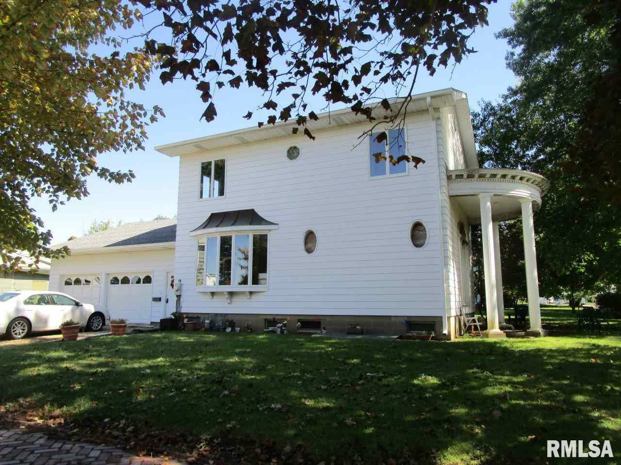 Property Photo: 109 E Oak IL 61520-3042