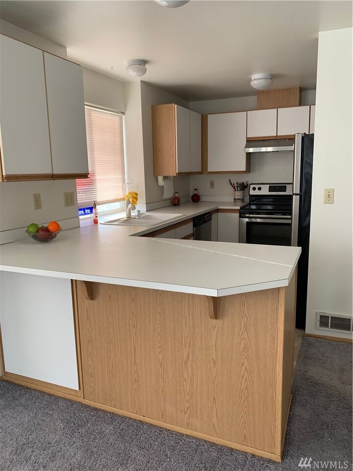 Property Photo: 730 SE 8th Avenue B202 WA 98277