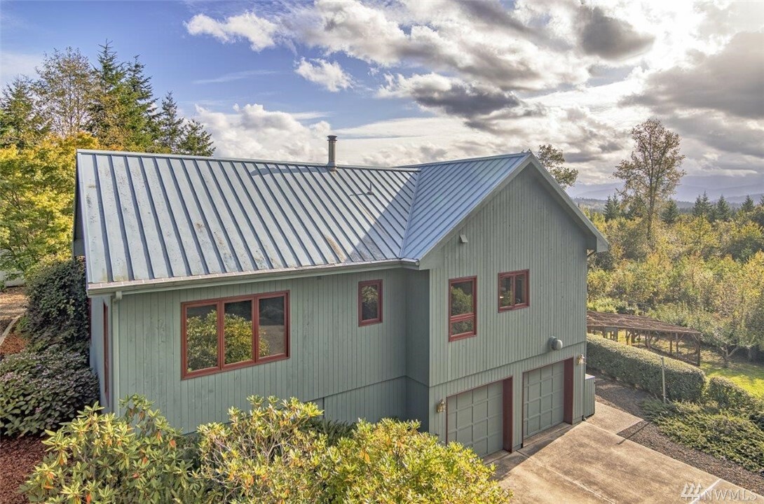 Property Photo:  284 Woodland Dr  WA 98368 