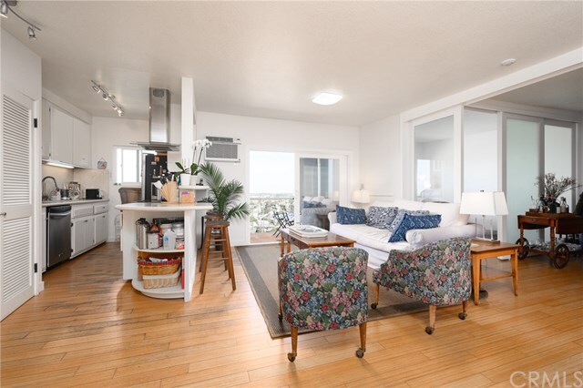 Property Photo:  1108 Camino Real 511  CA 90277 