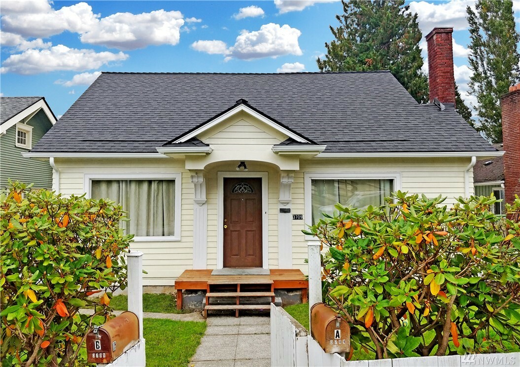 Property Photo:  3709 Rockefeller Ave  WA 98201 