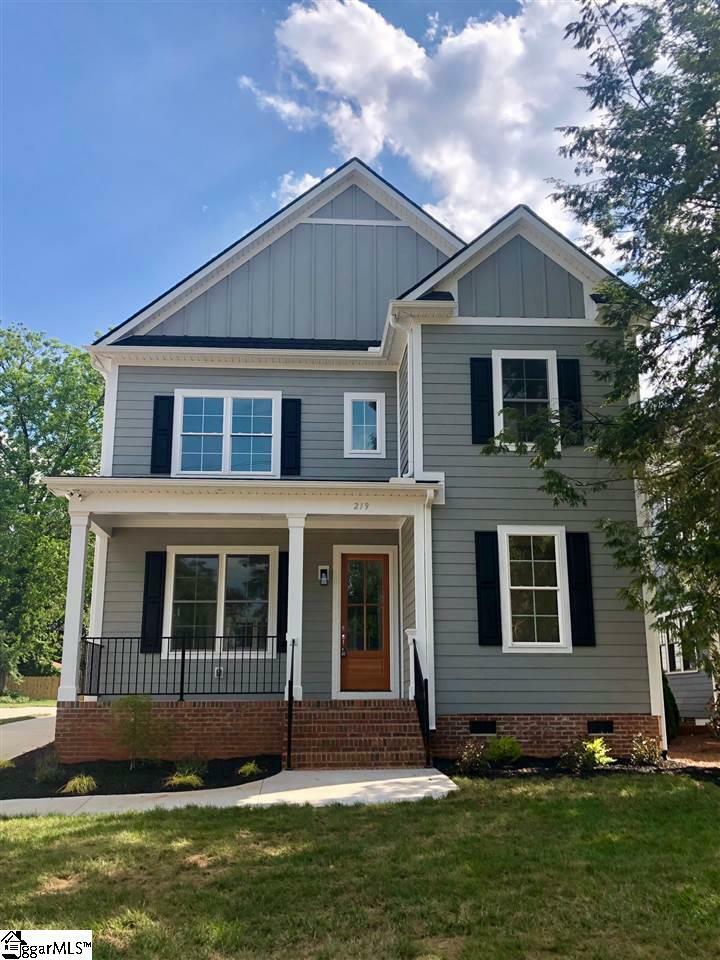 Property Photo: 219 W Mountainview Avenue SC 29609