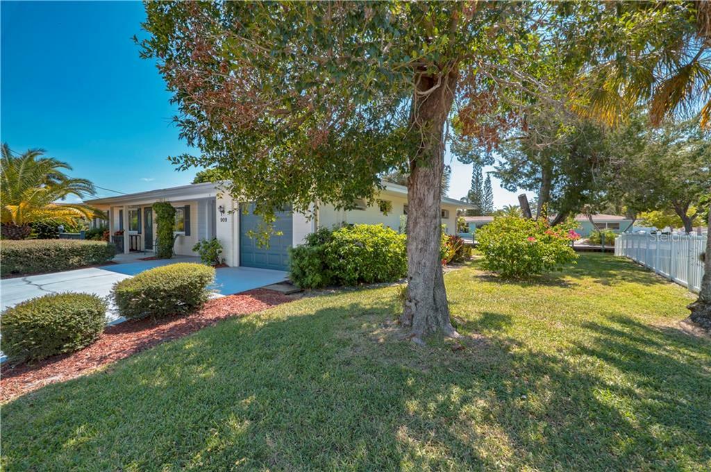 Property Photo: 909 Inlet Circle FL 34285