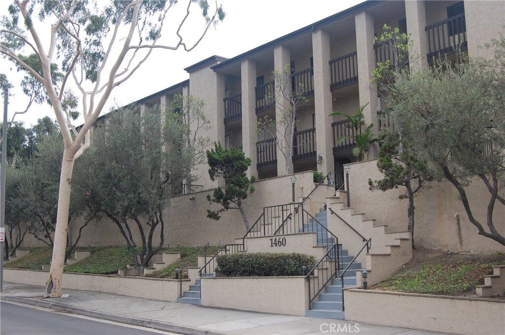Property Photo:  1460 E Willow Street 101  CA 90755 