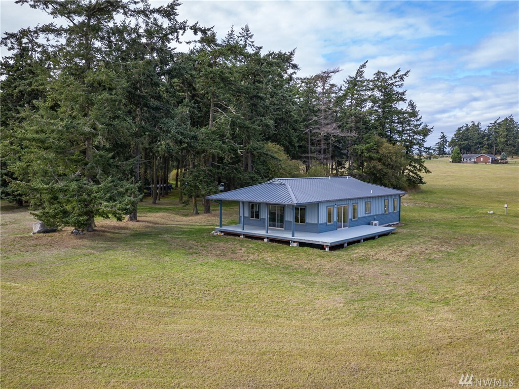 Property Photo: 689 Davis Bay Road WA 98261
