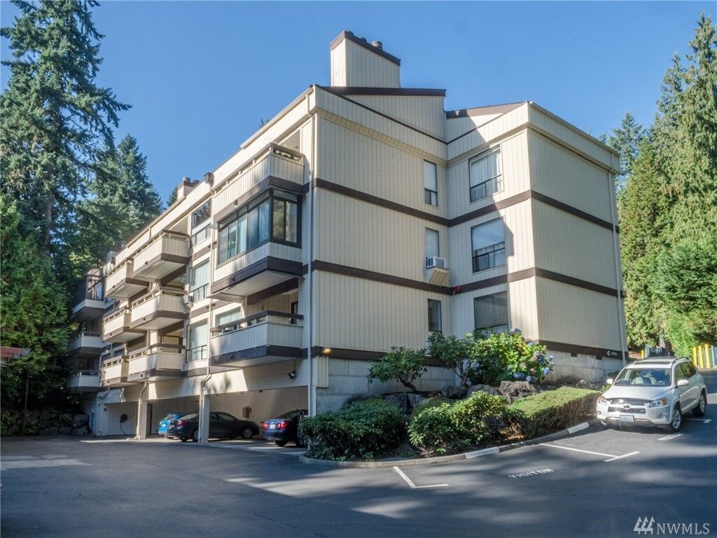 Property Photo:  13741  15th Avenue NE C11  WA 98125 