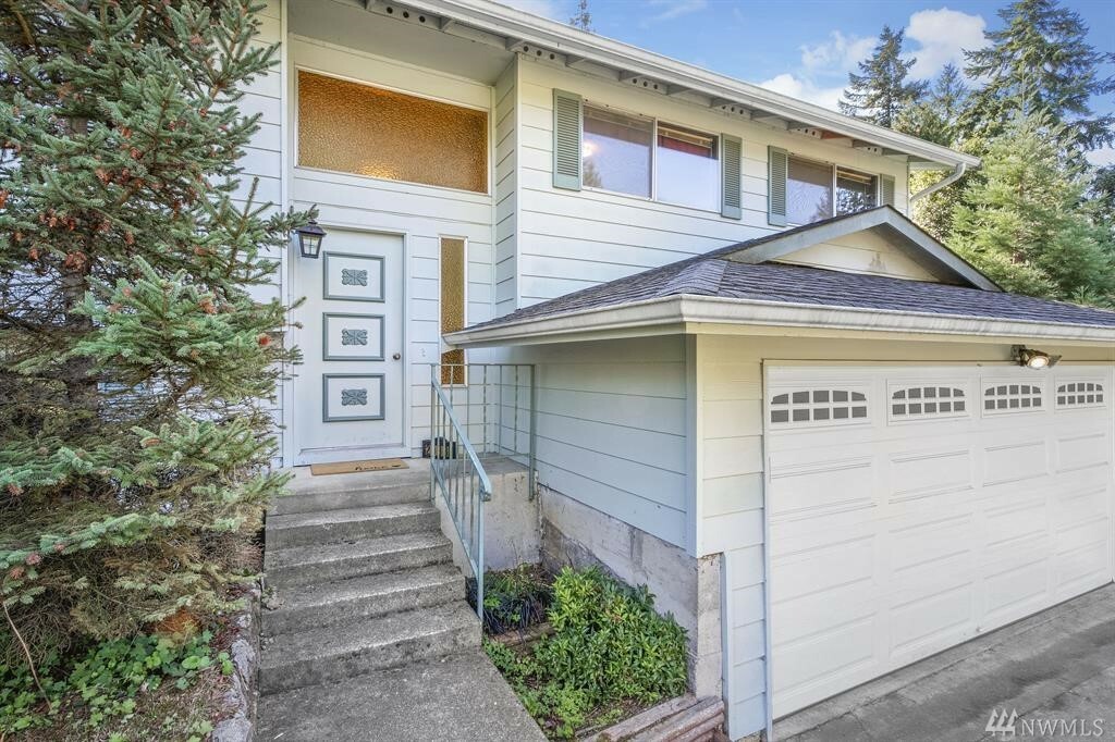 Property Photo:  2033 NE Ridgewood St  WA 98370 