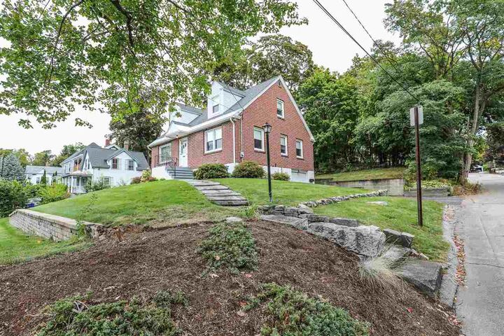 Property Photo:  189 Russell Street  NH 03104 