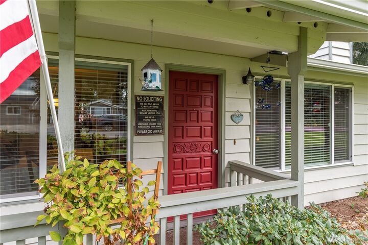 Property Photo:  1405  Heather Lane  WA 98284 