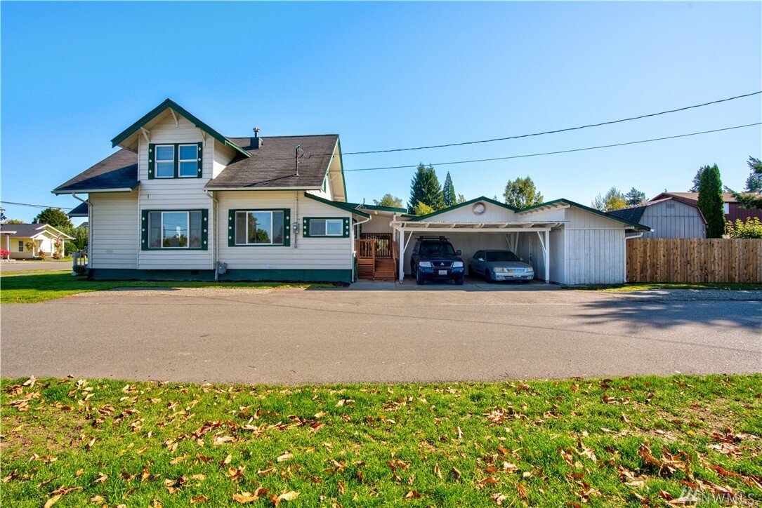 Property Photo: 1226 8th Avenue NW WA 98371