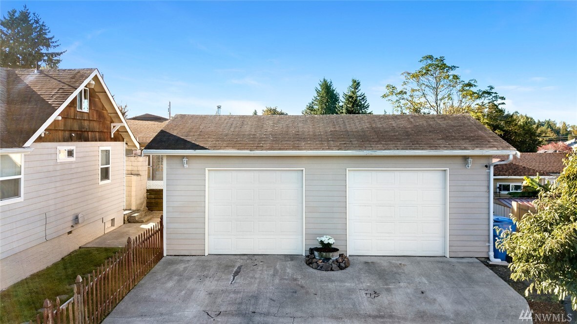 Property Photo: 402 S 76th Street WA 98408
