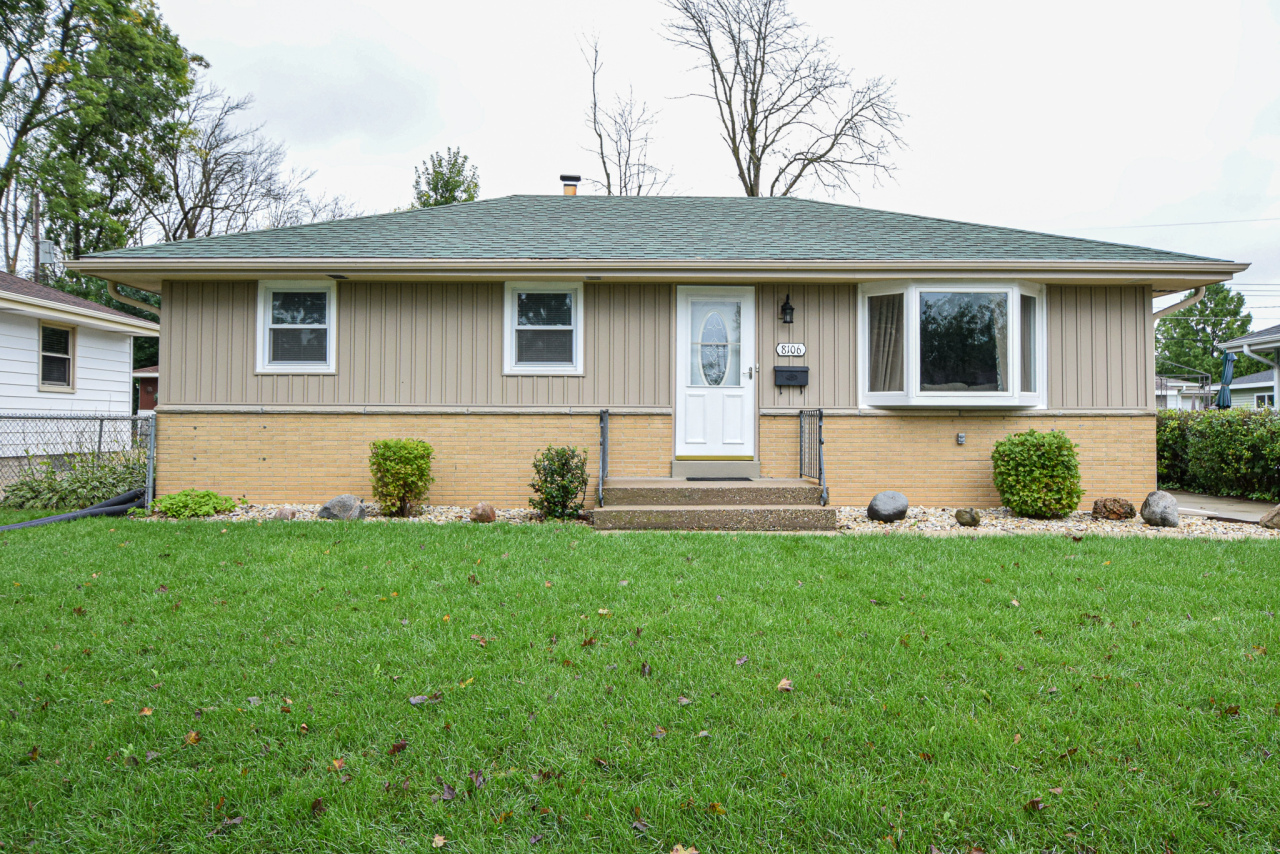 Property Photo: 8106 W Norwich St WI 53220