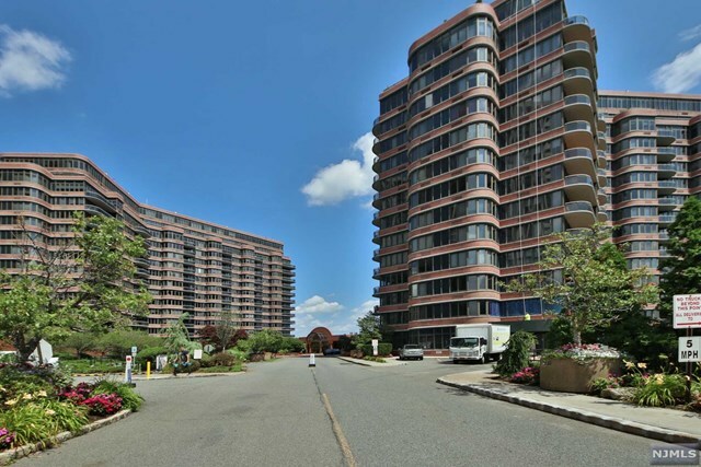 Property Photo:  100 Carlyle Drive 17M-North  NJ 07010 