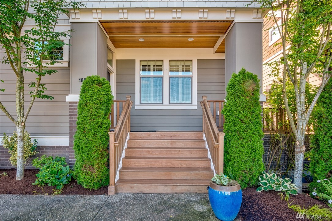 Property Photo: 4001 W Dravus Street WA 98199
