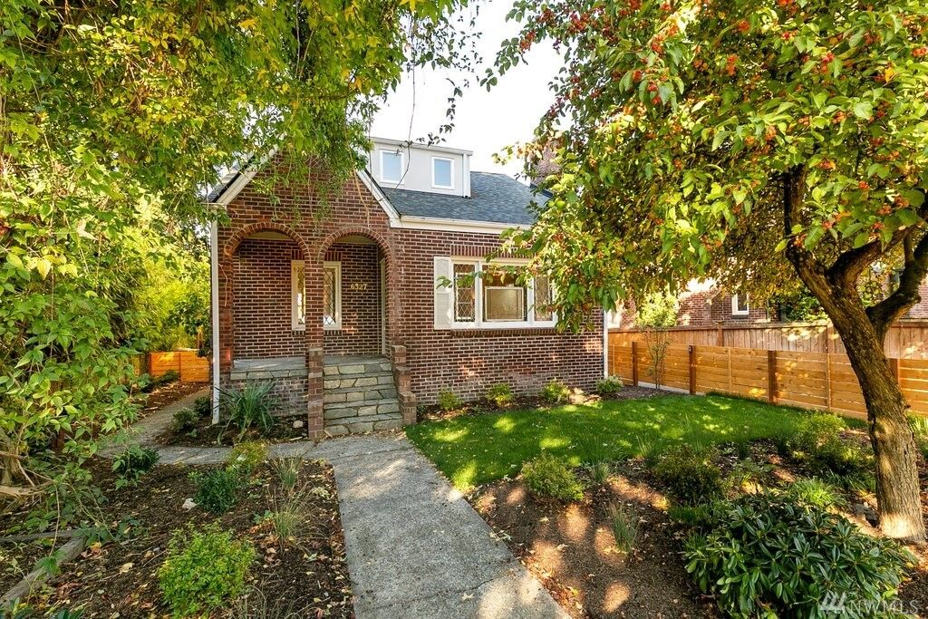 Property Photo:  6327  34th Avenue SW  WA 98126 