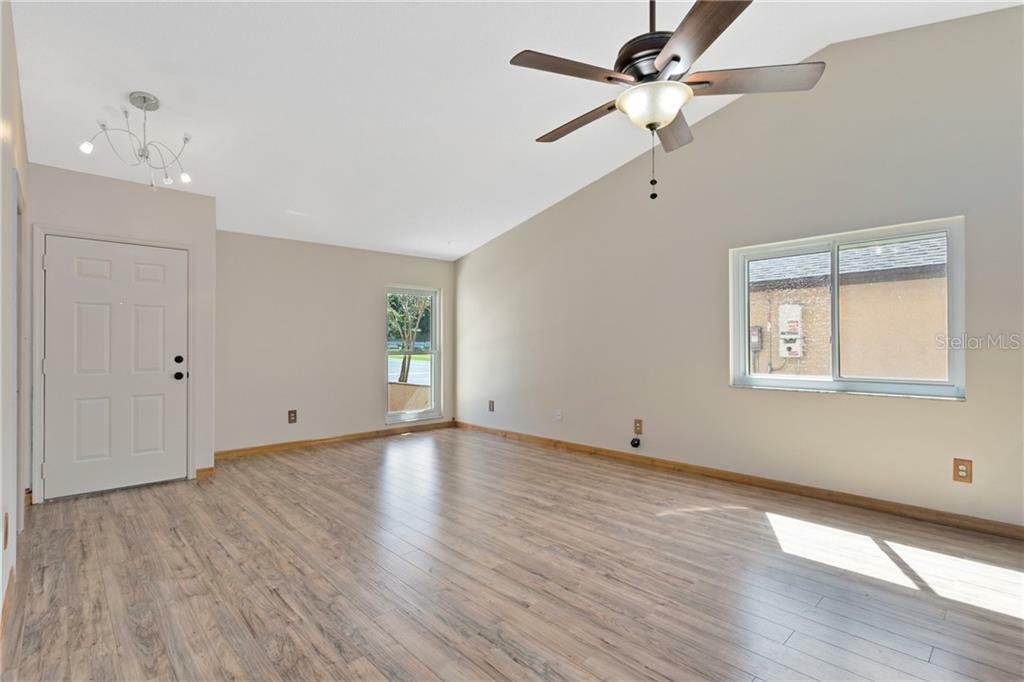 Property Photo: 1189 La Mesa Avenue FL 32708