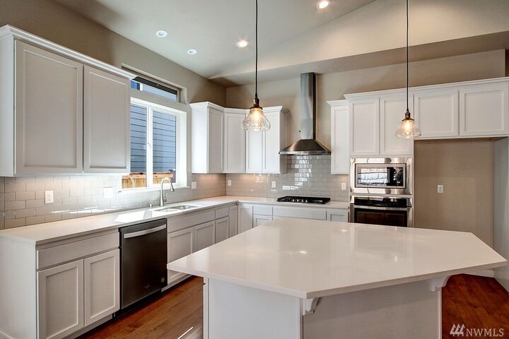 Property Photo: 721 Bailey Avenue WA 98290