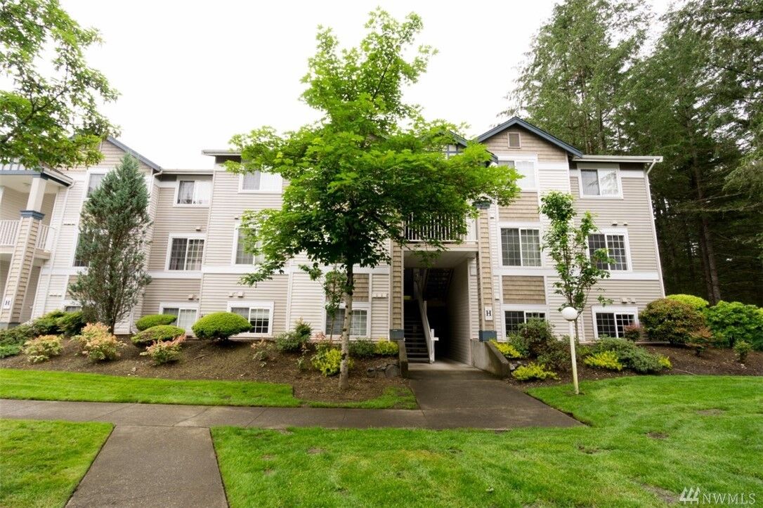 Property Photo: 25235 SE Klahanie Blvd H203 WA 98029