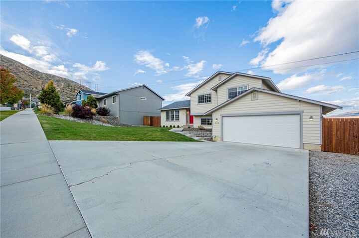 Property Photo:  395  Saddlehorn Avenue  WA 98801 