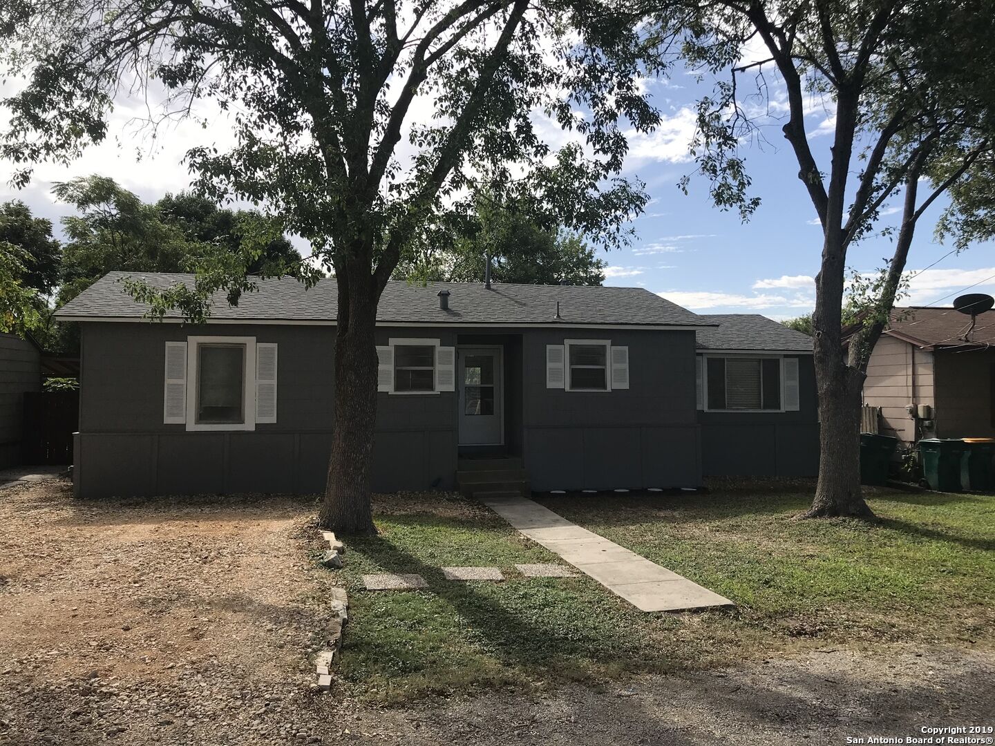 Property Photo: 220 Legion Dr W TX 78109