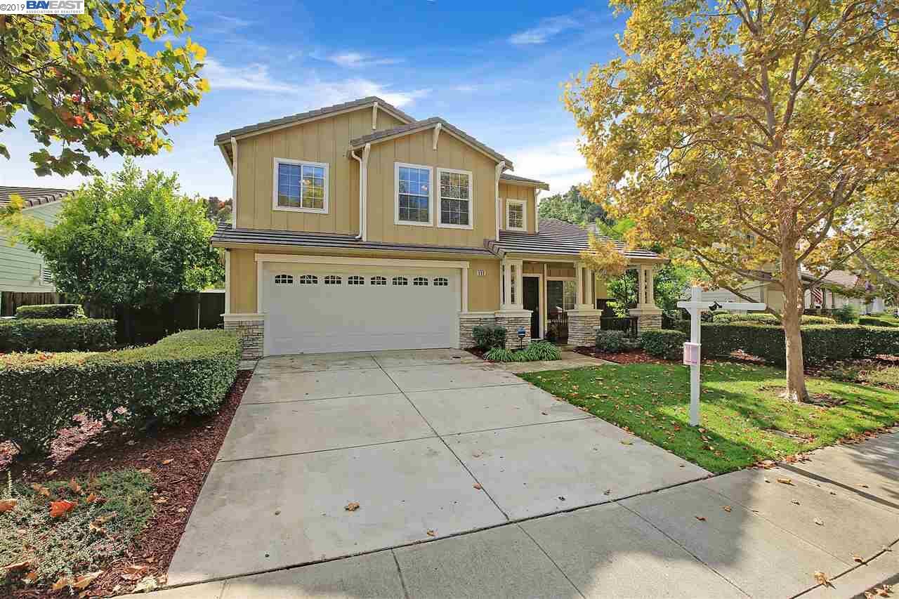 Property Photo:  553 Saddleback Cir  CA 94551 
