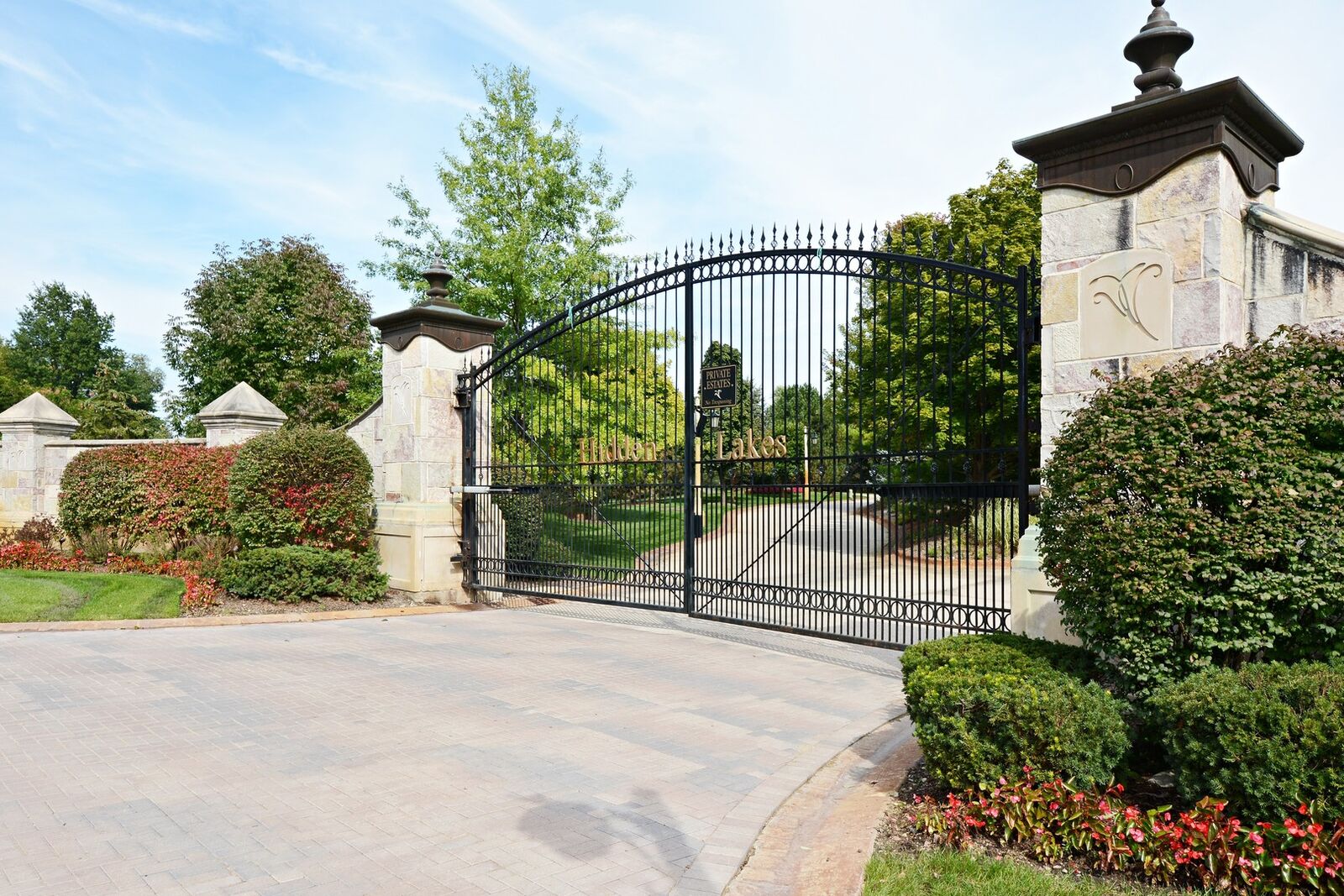 Property Photo:  1 Elle Court  IL 60010 