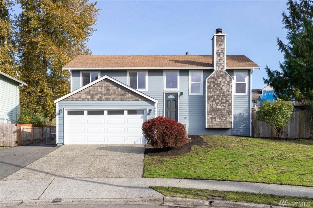 Property Photo:  456 Edmonds Ct NE  WA 98056 
