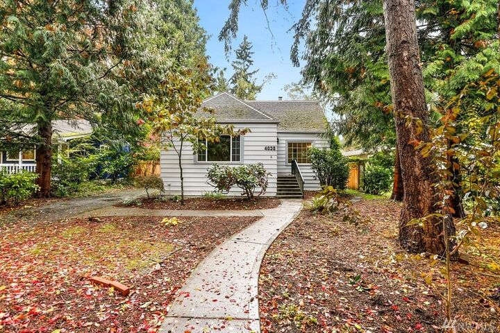 Property Photo: 4032 NE 174th Street WA 98155