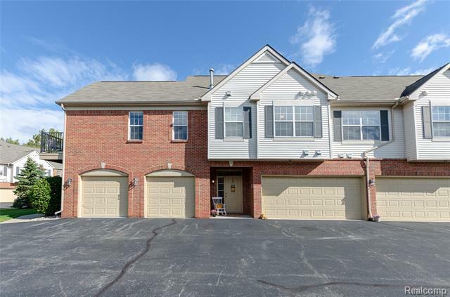 Property Photo: 23449 Williamsburg Circle MI 48183