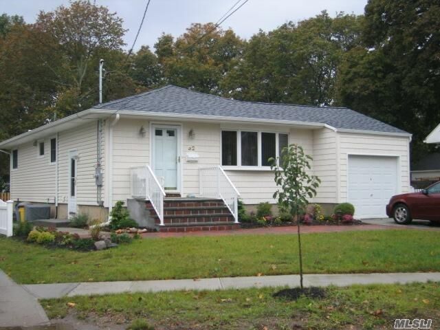 Property Photo:  32 Balcom Road  NY 11735 