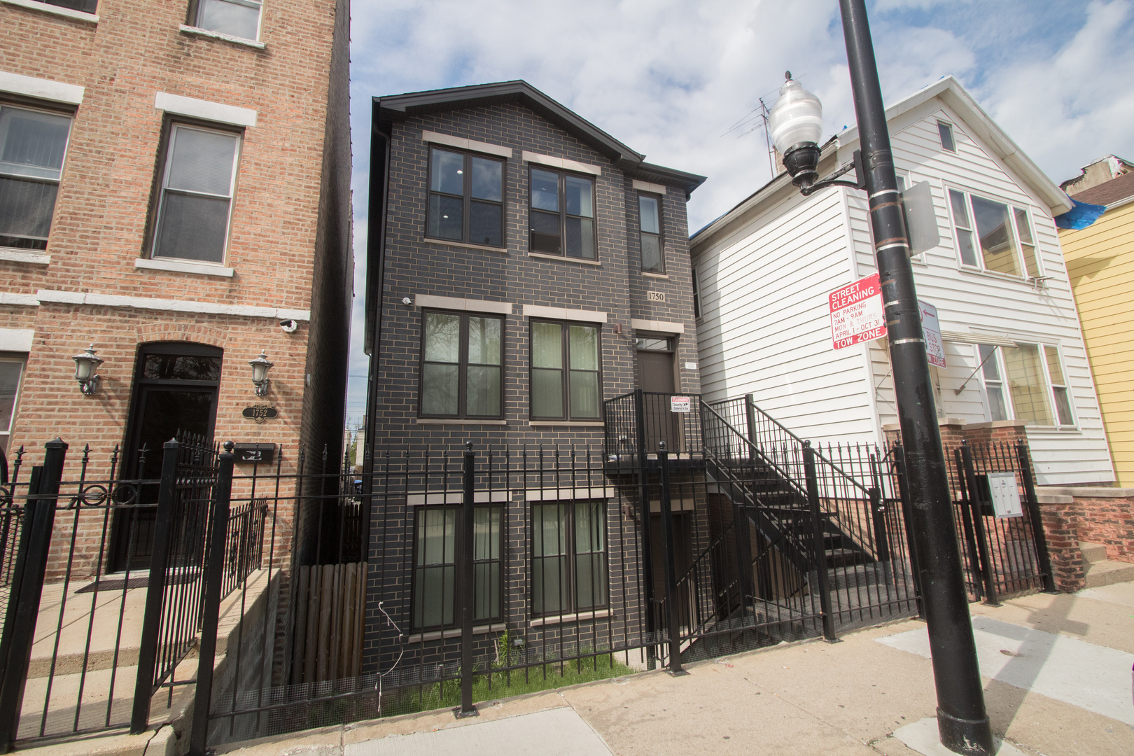 Property Photo: 1750 West Cermak Road IL 60608