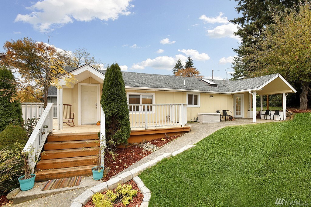 Property Photo: 313 Earlington Avenue SW WA 98057