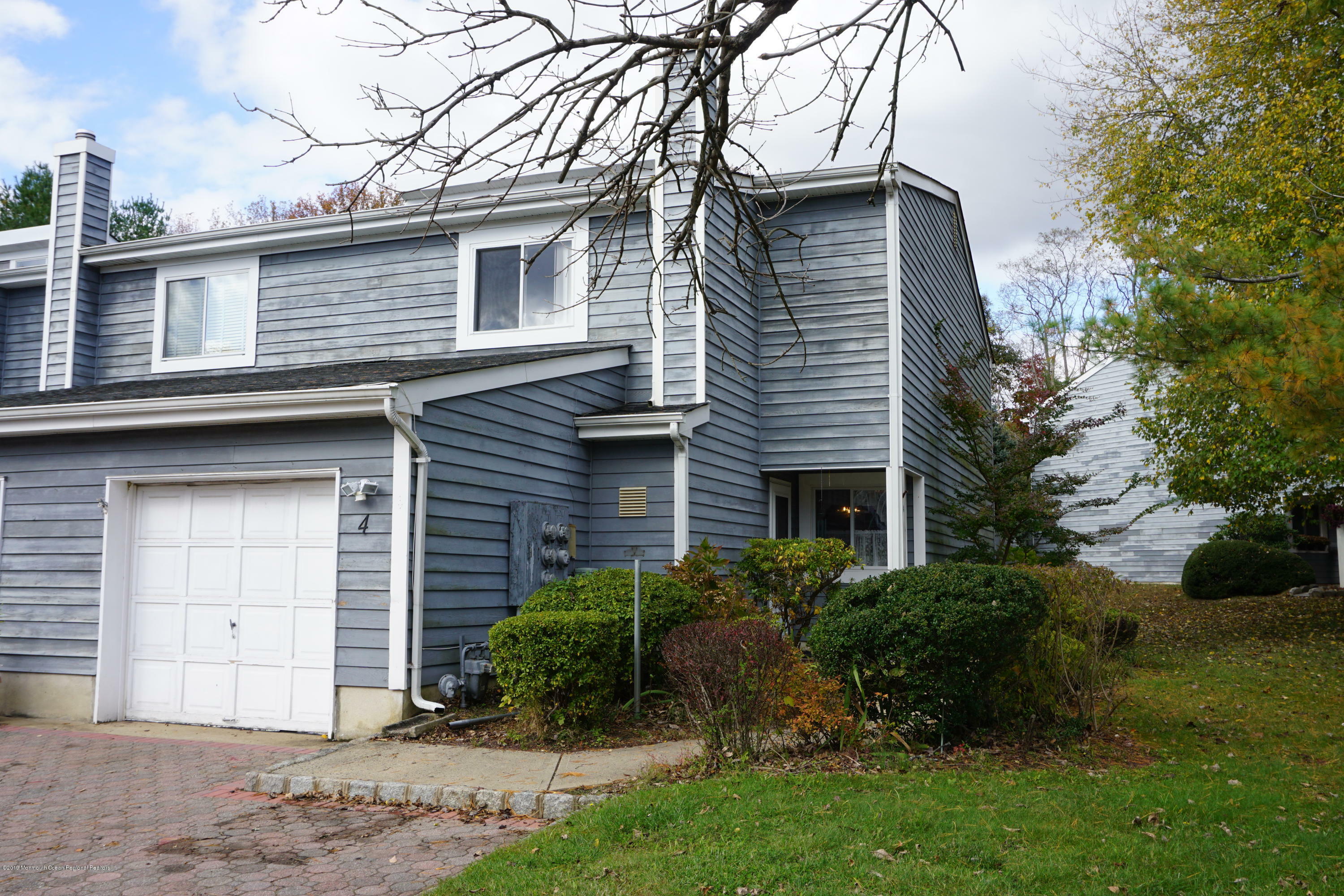 Property Photo:  4 Rambling Meadow Court  NJ 07724 