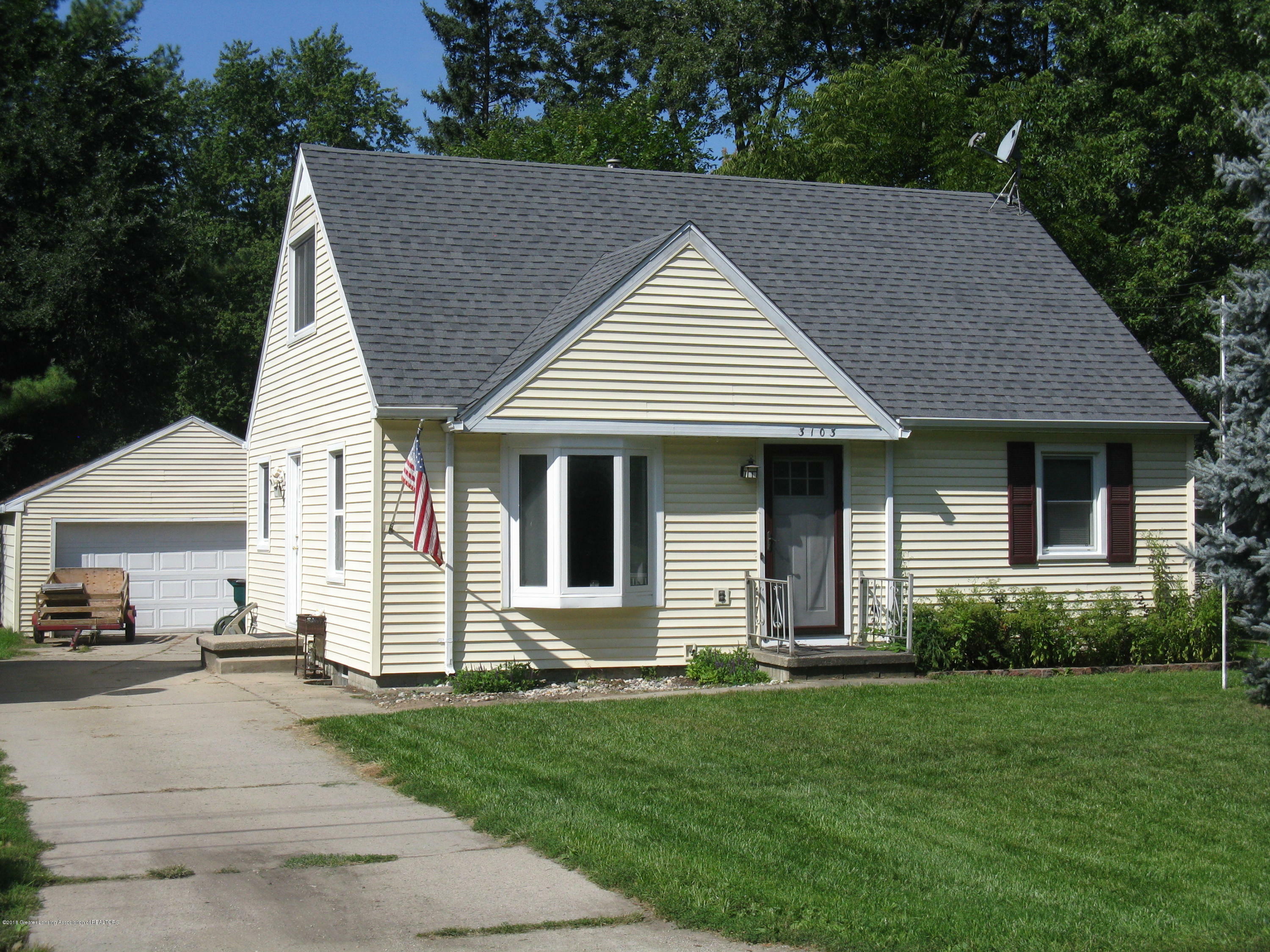 Property Photo:  3103 Greenoak Avenue  MI 48906 