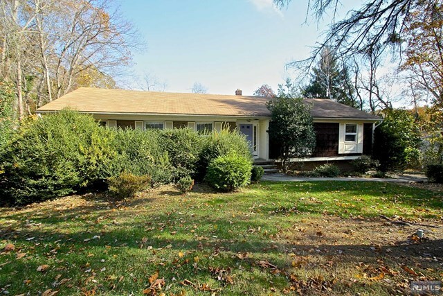 Property Photo:  247 Hidden Glen Court  NJ 07417 