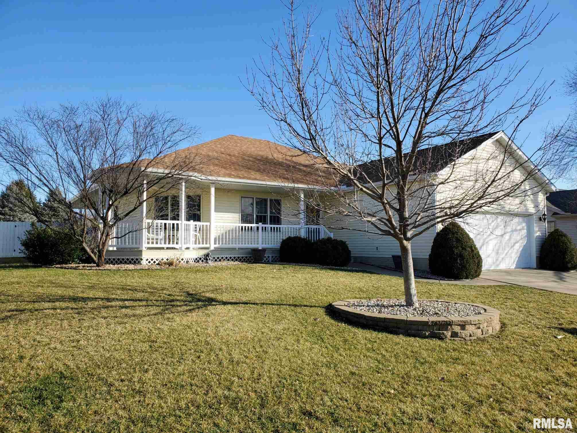 Property Photo:  1812 Meadow  IL 61554 