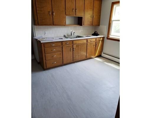 Property Photo: 19 Croydon Rd 1 MA 01606
