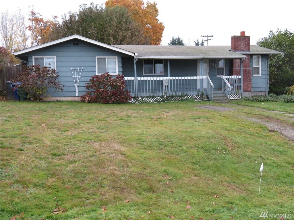 Property Photo:  903 N 32  WA 98056 
