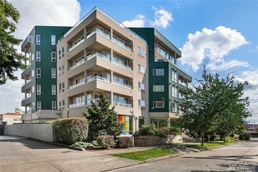 Property Photo: 4528 8th Ave NE 2C WA 98105