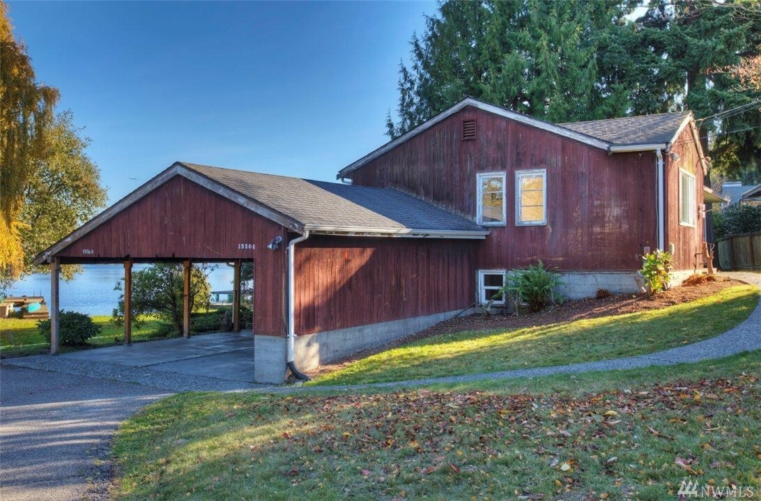 Property Photo:  15504 20th Ave SW  WA 98166 