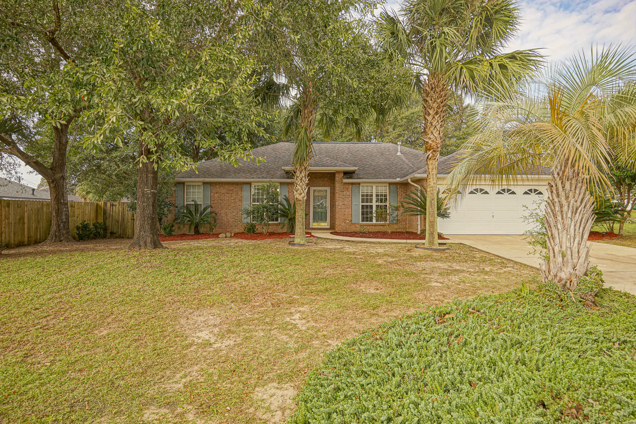 Property Photo:  607 Huck Finn Lane  FL 32536 