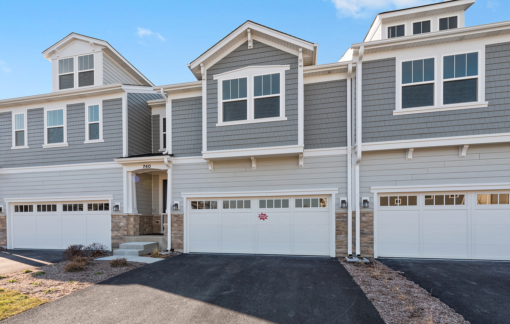 Property Photo: 740 Riverbank Drive 4-2 IL 60134