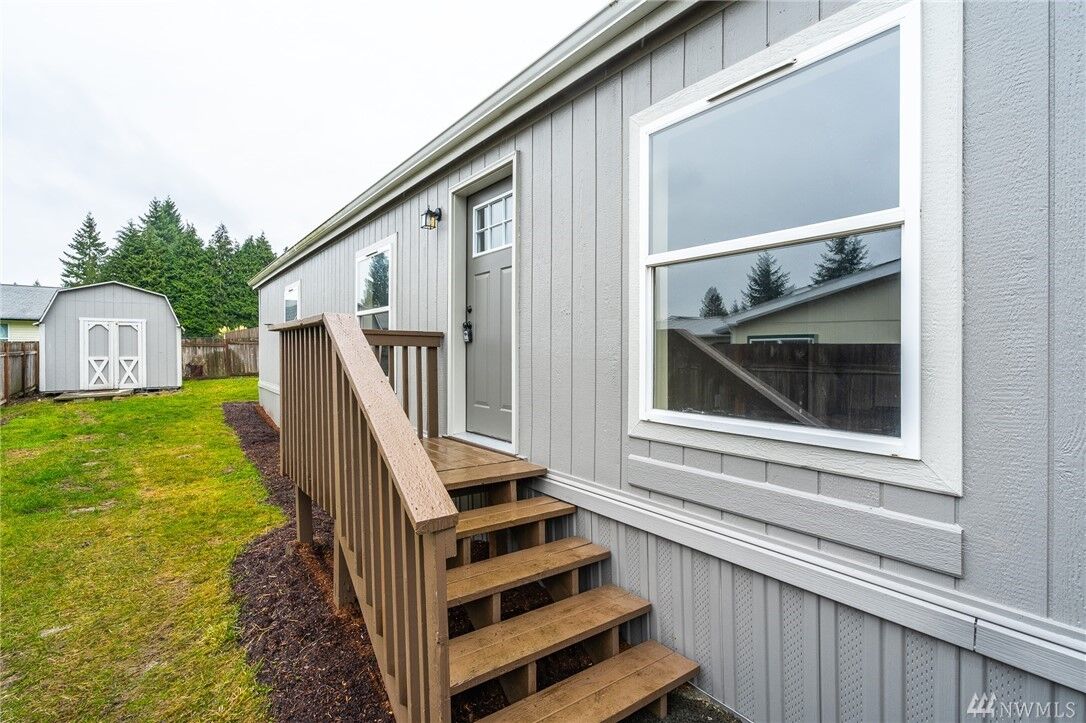 Property Photo:  522  6th Avenue NW  WA 98532 