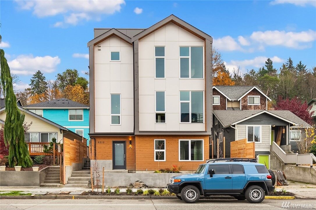 Property Photo:  4810 C  Delridge Way SW  WA 98106 