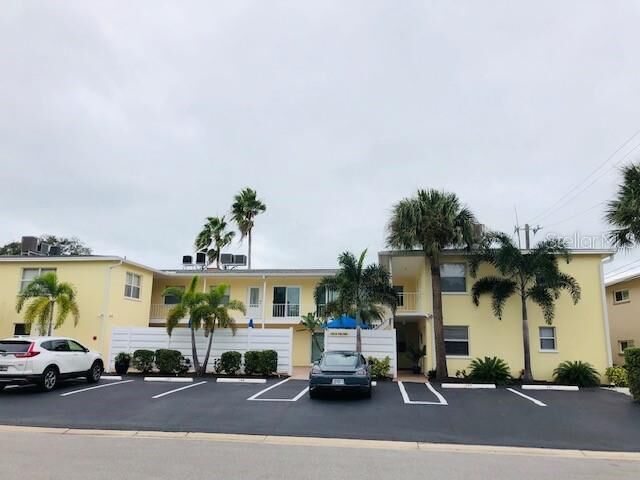 Property Photo: 700 W Venice Avenue 204 FL 34285