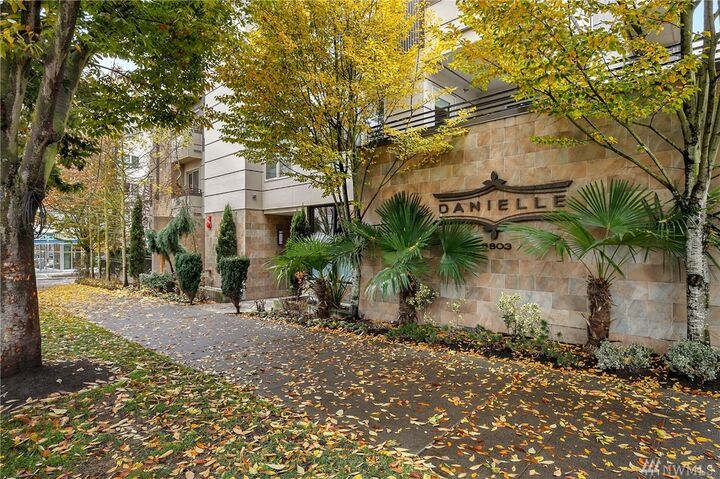 Property Photo: 5803 24th Avenue NW 65 WA 98107