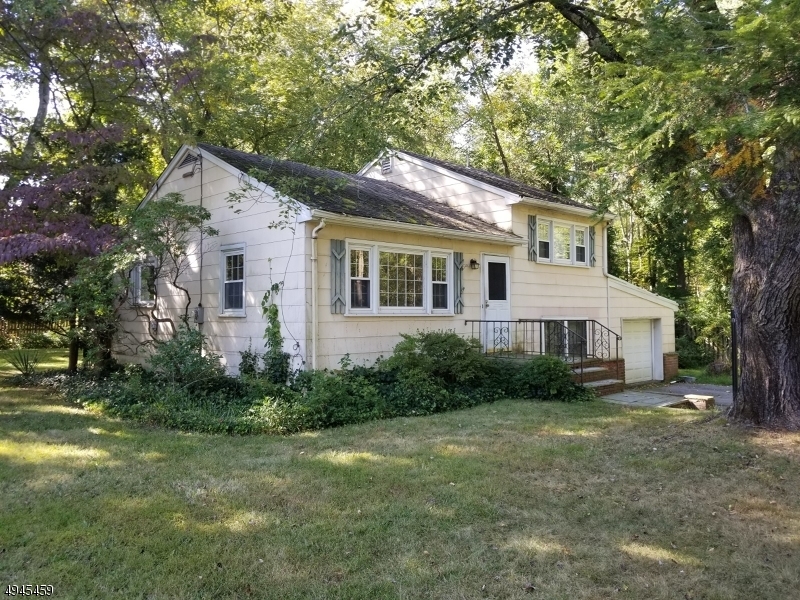 Property Photo:  18 Rathbun Rd  NJ 07082 