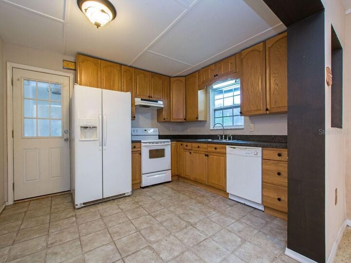 Property Photo:  