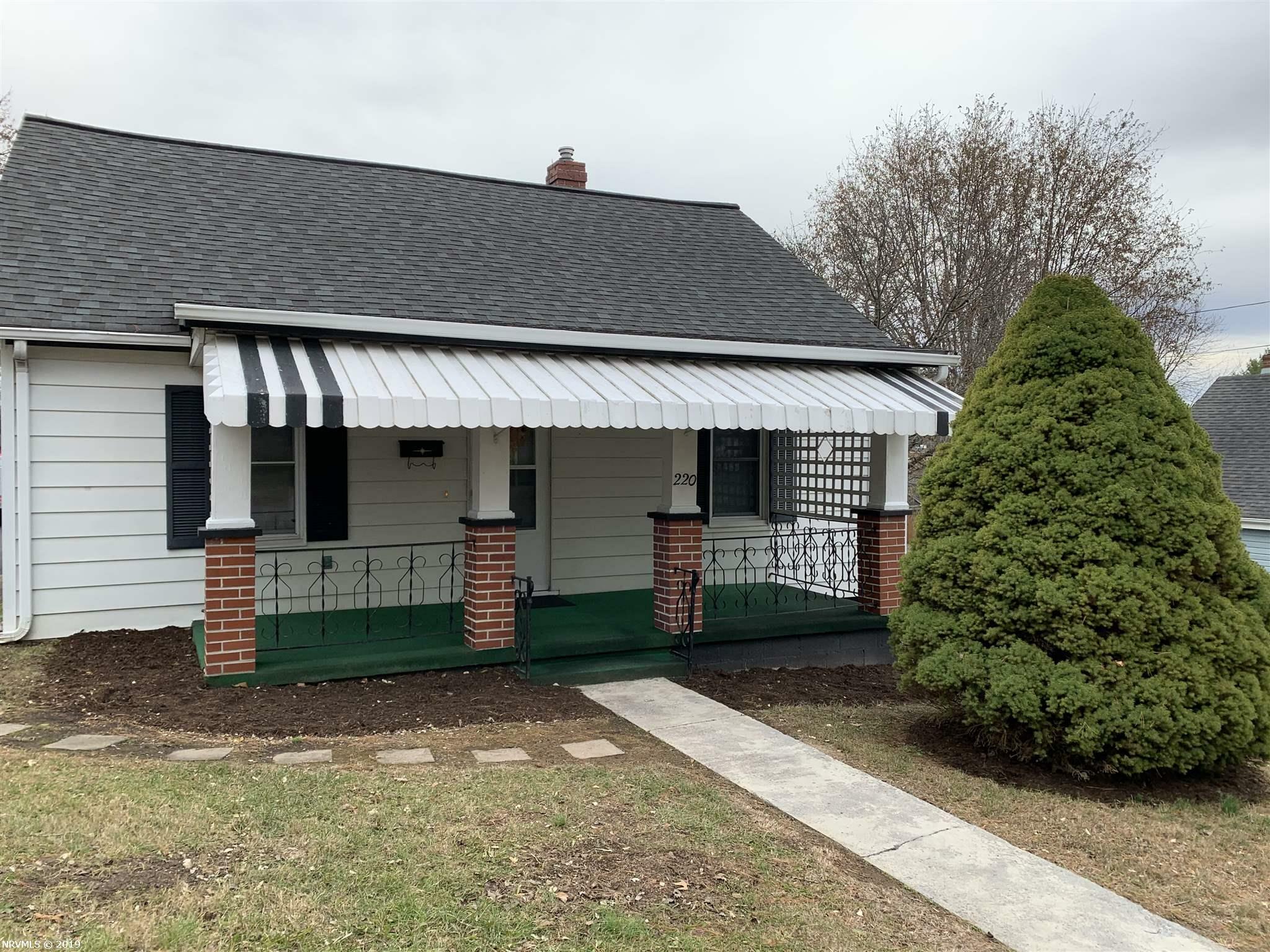 Property Photo:  220 Clearview Drive  VA 24073 